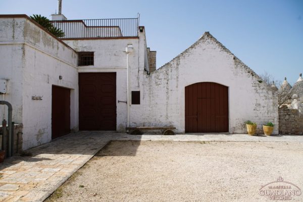 Masseria Guadiano Vecchio - La masseria dall'esterno - www.masseriaguadiano.com - Monopoli (BA) - Puglia - Italy