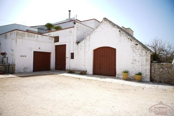 Masseria Guadiano Vecchio - La masseria dall'esterno - www.masseriaguadiano.com - Monopoli (BA) - Puglia - Italy