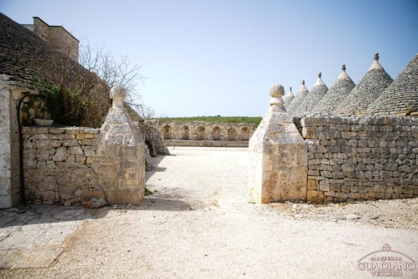 Masseria Guadiano Vecchio - La masseria dall'esterno - www.masseriaguadiano.com - Monopoli (BA) - Puglia - Italy