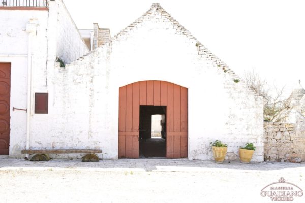 Masseria Guadiano Vecchio - La masseria dall'esterno - www.masseriaguadiano.com - Monopoli (BA) - Puglia - Italy