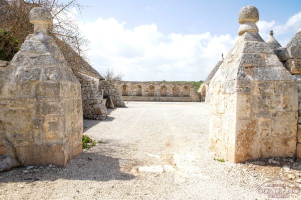 Masseria Guadiano Vecchio - La masseria dall'esterno - www.masseriaguadiano.com - Monopoli (BA) - Puglia - Italy