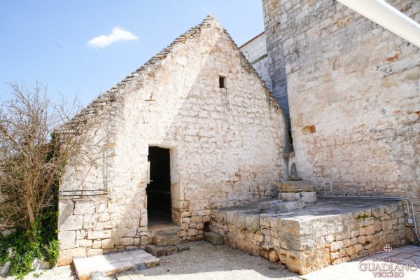 Masseria Guadiano Vecchio - La masseria dall'esterno - www.masseriaguadiano.com - Monopoli (BA) - Puglia - Italy